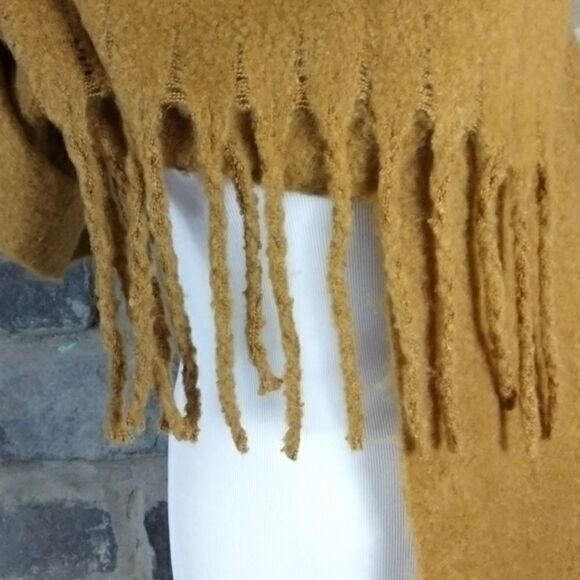 Tan fringe soft wrap 20x72 - Picture 4 of 5